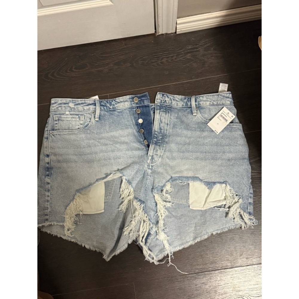 Good American Bombshell Short